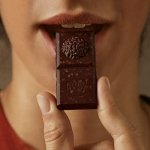 FERRERO ROCHER Premium Chocolate Bar, Dark Hazelnut and Salted Caramel Bar, 8 bars, 720 g - Image 6